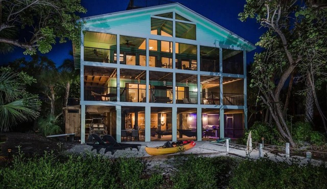 Private Beach Access Steps Away, Pool, Outdoor Bar, 2 Golf Carts, 360 Views.