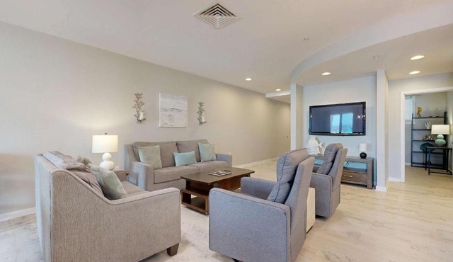 Relaxing Sandbridge Condo with Resort Pools & Gym