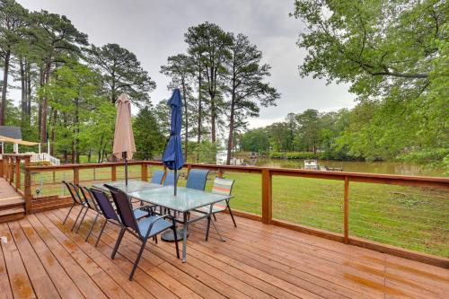 'River's Edge Retreat’ with Kayaks & River Access!