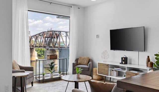 Riverfront Group Suite: Walk to Broadway & Titans Stadium