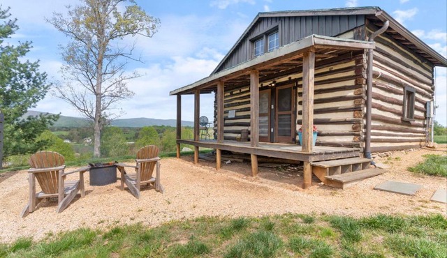 Rustic Bailey's Retreat Cabin Near Wineries!
