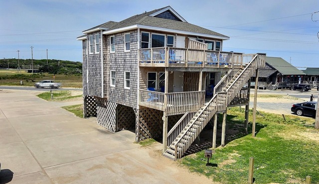 Sea Horse- Oceanside- Only a short Walk to Beach- Community Pool & Spa