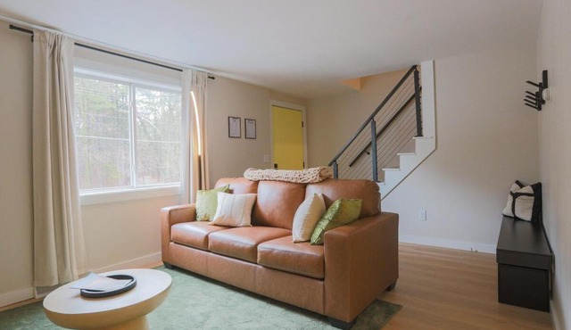 Shoreline Scandi Suite - Townhouse Near Trails