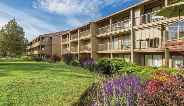 Spacious 1 BR | Eagle Crest