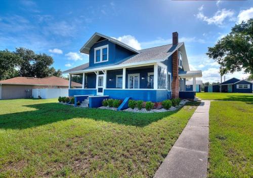 Spacious Lakefront 5BR home, Near Disney, Legoland