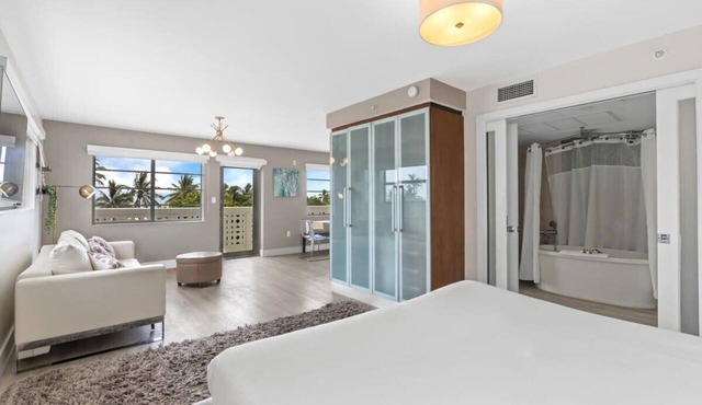 Spacious Studio with Roof Top Pool & Bar