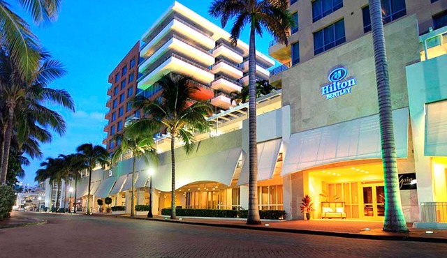 Stylish Miami Beach Condo Oceanfront Hilton Pool Gym WiFi