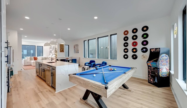 Summer rooftop decks, hot tubs, game rooms, sauna near Broadway & Geodis Park