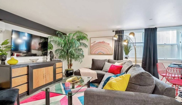 The Braeburn: Luxury Flat, Steps From NW 23rd!