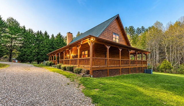 *Timber & Tin* Family Retreat~Creek~Arcade~Hot Tub