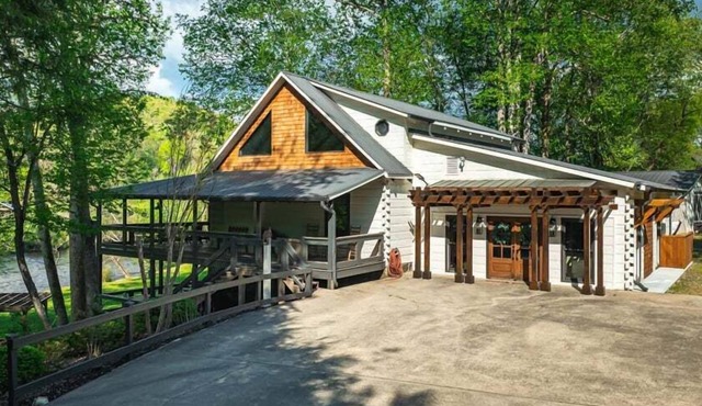 Toccoa Time - Riverside | Pet Friendly | Firepit | Pool table
