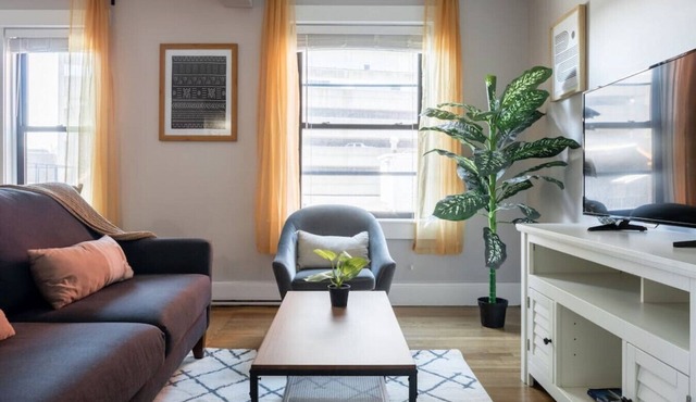 Warr16-1/1 · Charming Theater District 1Br | Walk Anywhere!