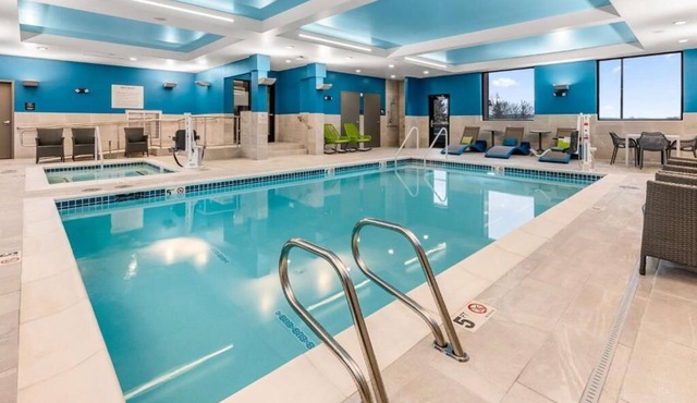 Your Ideal Vacation Spot! 2 Units, Indoor Pool, Free Breakfast, Pets Allowed!