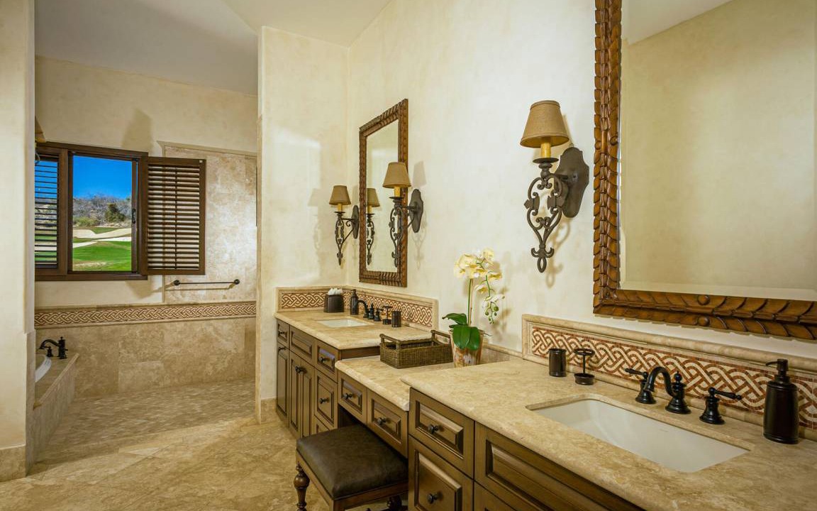 Photo of Bathroom in Buzzards