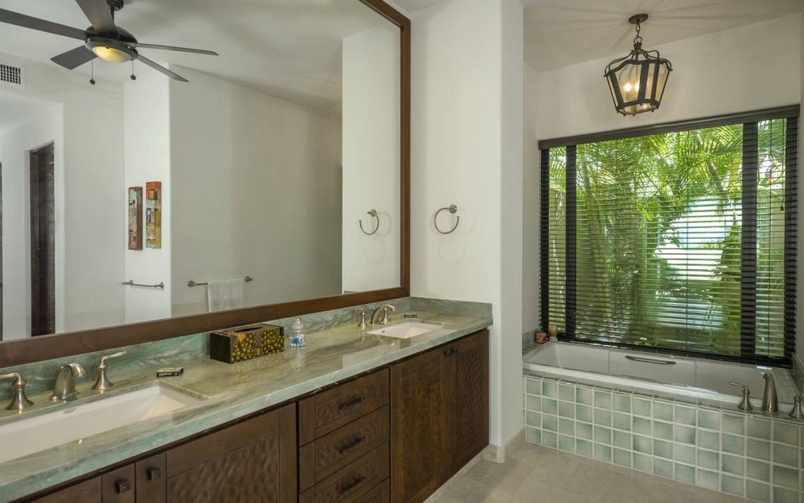 Photo of Bathroom in Buzzards
