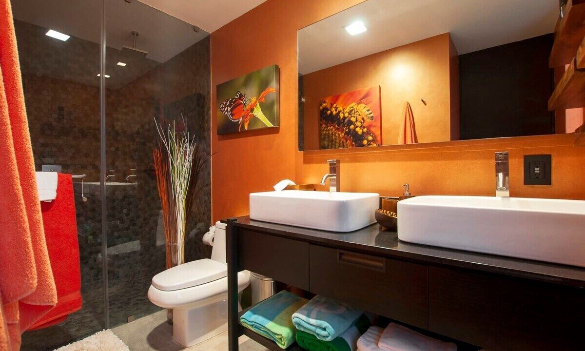 Photo of Bathroom in Romantic Zone