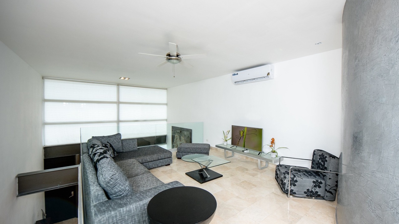 Photo of Livingroom in Downtown