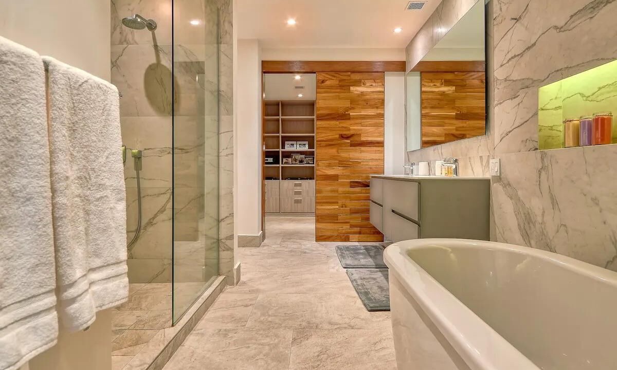 Photo of Bathroom in South Shore Hotel Area