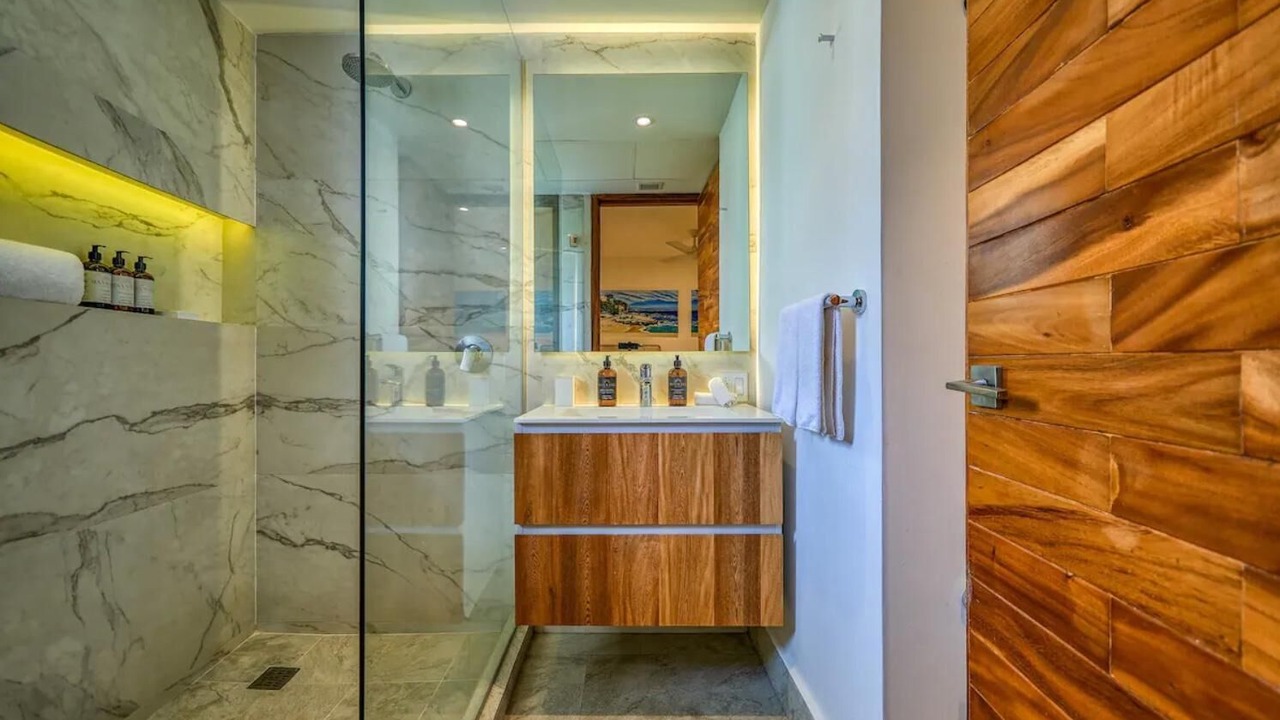 Photo of Bathroom in South Shore Hotel Area