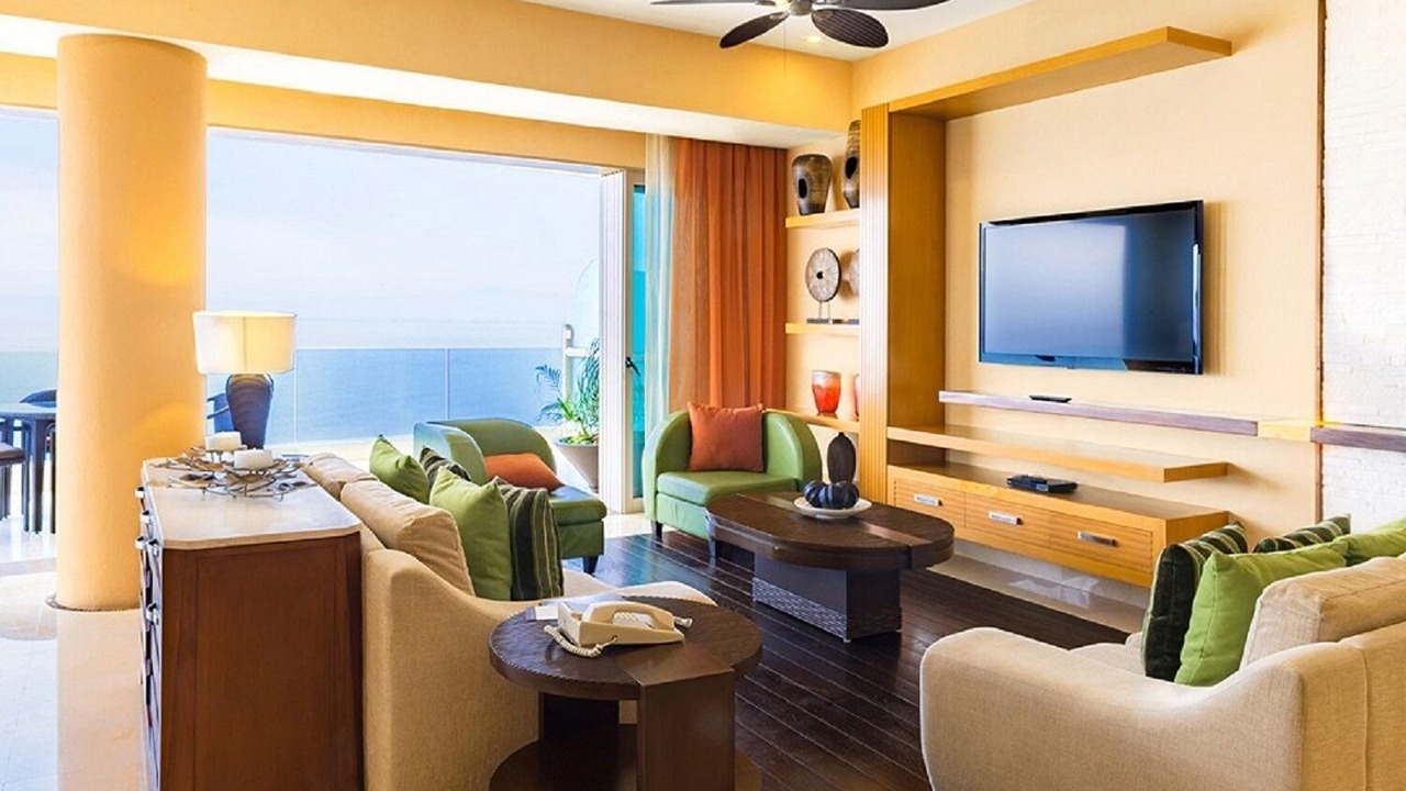 Photo of Livingroom in South Shore Hotel Area