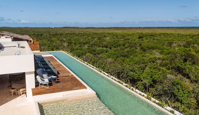 Divine 2BR w/Beach Access | Gym | Fast WiFi